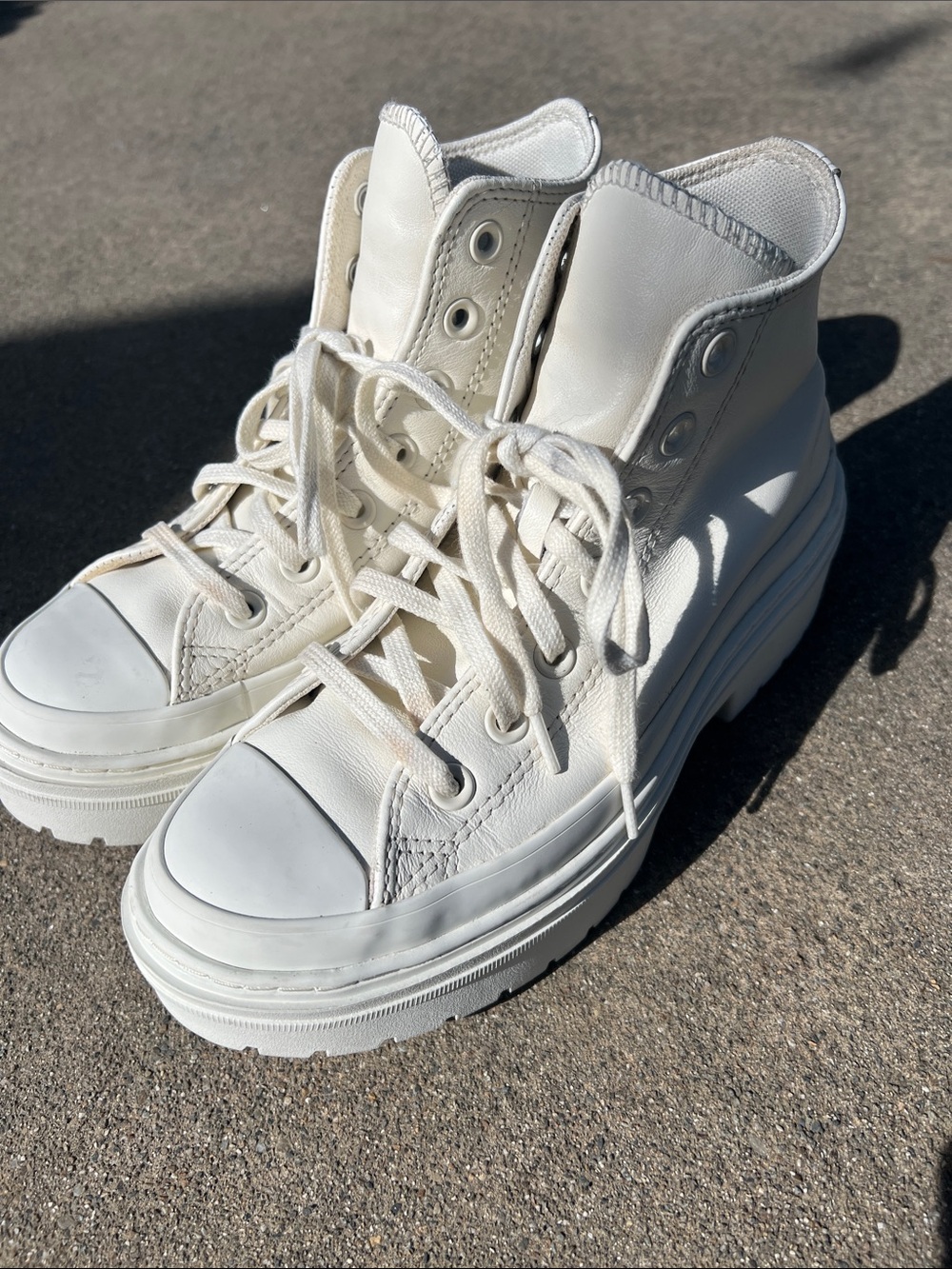 Size 8.5 Converse Chuck Taylor All Star Lugged Heel Leather Platform sneakers